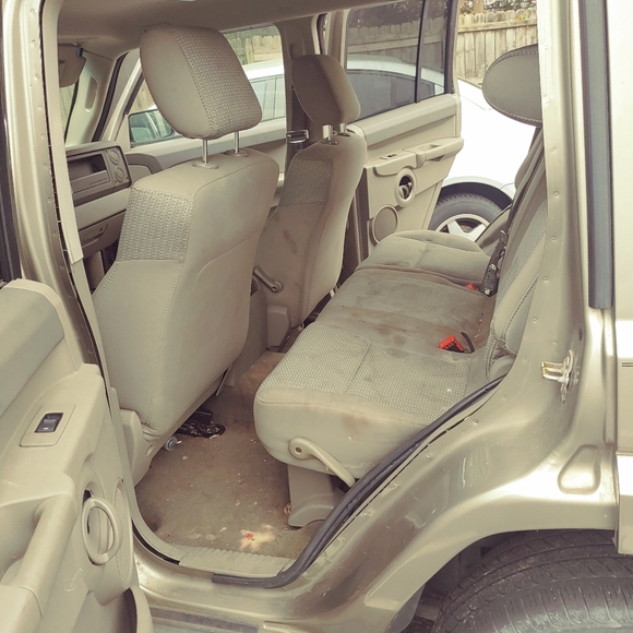 2006 jeep commander - Picture 2 of 5